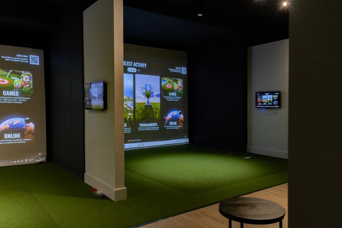 The simulator bays at Caddi Club Fulham